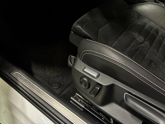 Volkswagen Passat 18 of 30