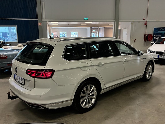 Volkswagen Passat 4 of 30