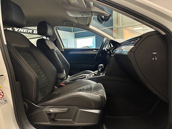 Volkswagen Passat 15 of 30