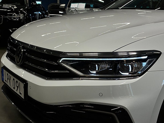 Volkswagen Passat 9 of 30