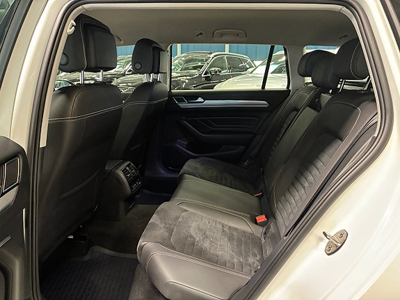 Volkswagen Passat 21 of 30