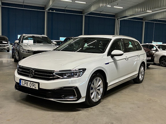 Volkswagen Passat 8 of 30