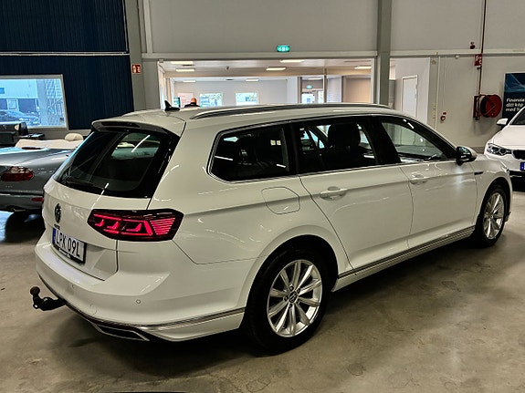 Volkswagen Passat 3 of 30