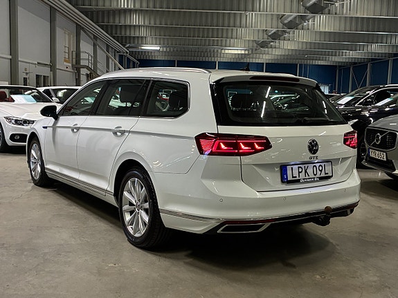 Volkswagen Passat 6 of 30
