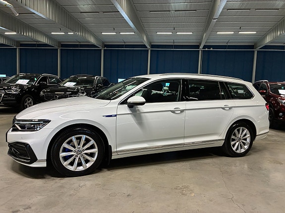 Volkswagen Passat 7 of 30