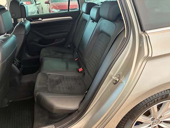 Volkswagen Passat 14 of 21