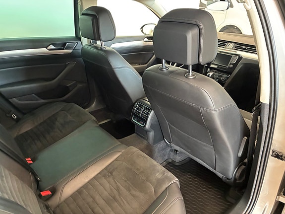 Volkswagen Passat 18 of 21