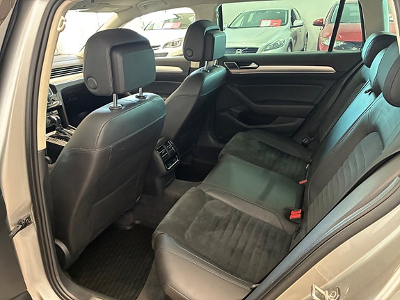 Volkswagen Passat 15 of 21