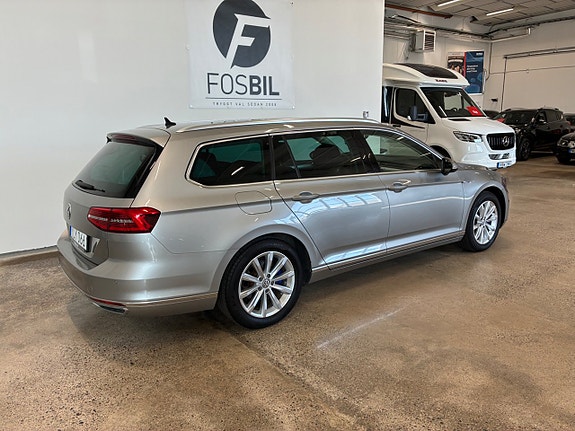Volkswagen Passat 3 of 21
