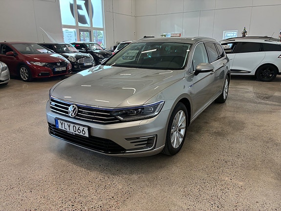 Volkswagen Passat 6 of 21