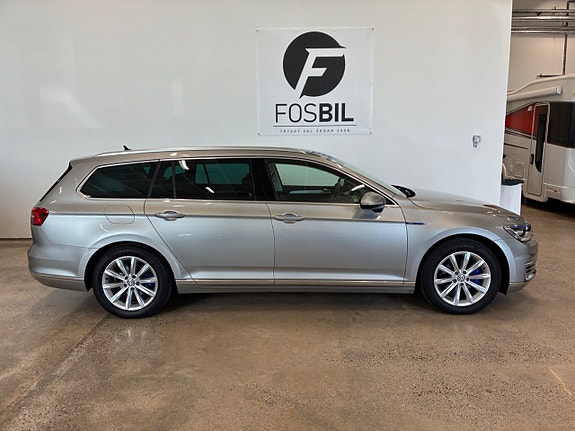 Volkswagen Passat 4 of 21