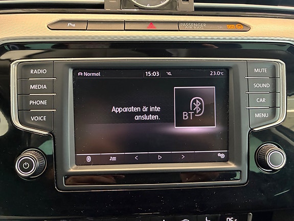 Volkswagen Passat 17 of 21