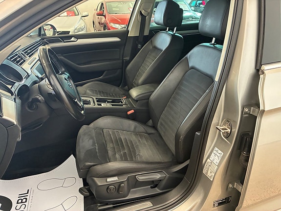 Volkswagen Passat 13 of 21