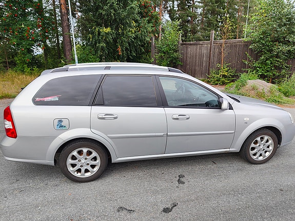 Chevrolet Nubira 2 of 8