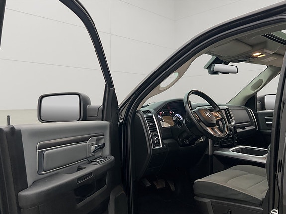 Dodge RAM 1500 12 of 30