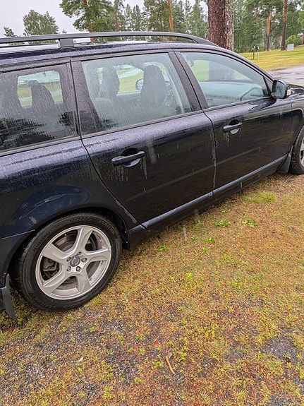 Volvo V70 4 of 5