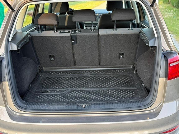 Volkswagen Golf Sportsvan 10 of 10