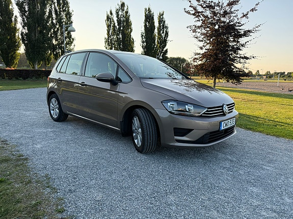 Volkswagen Golf Sportsvan 2 of 10