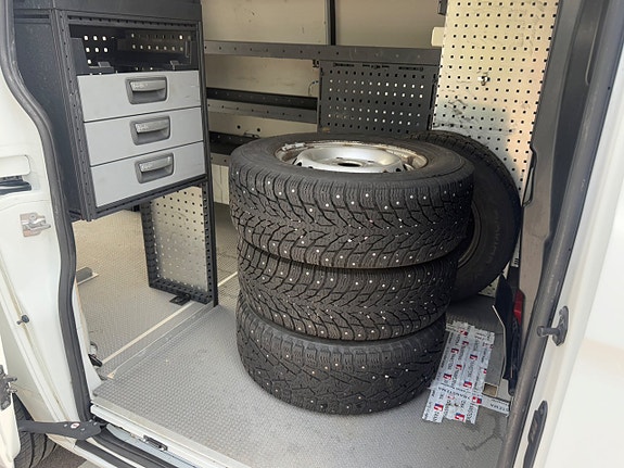 Ford Transit Custom 11 of 15