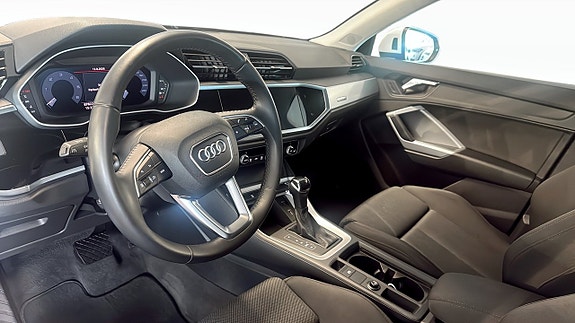 Audi Q3 2 of 18