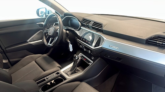 Audi Q3 10 of 18