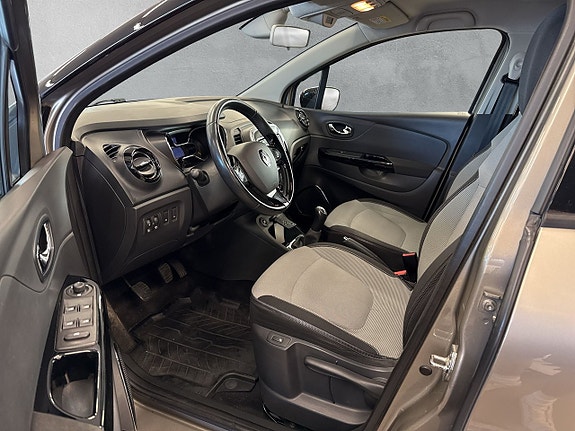 Renault Captur 10 of 25