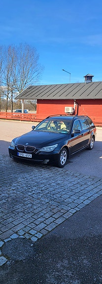 BMW 523i 3 of 5