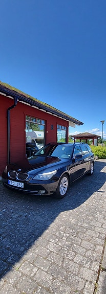 BMW 523i 2 of 5