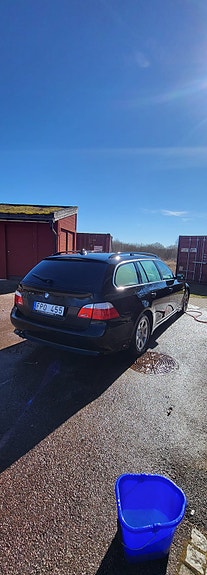 BMW 523i 4 of 5