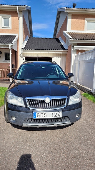 Skoda Octavia Scout 2 of 13