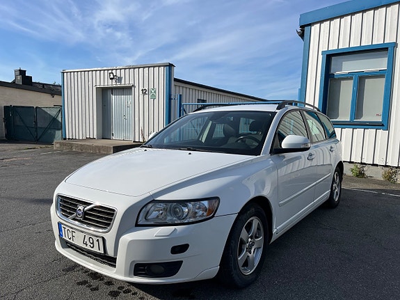 Volvo V50 2 of 13