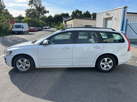 Volvo V50 4 of 13
