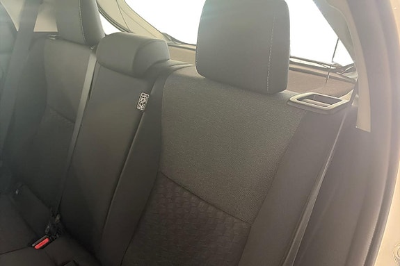 Toyota Yaris 15 of 19