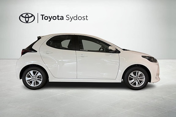 Toyota Yaris 8 of 19