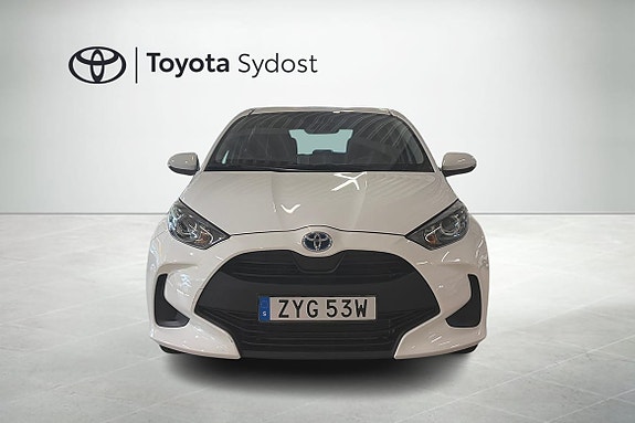 Toyota Yaris 3 of 19