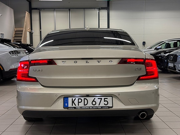 Volvo S90 10 of 26