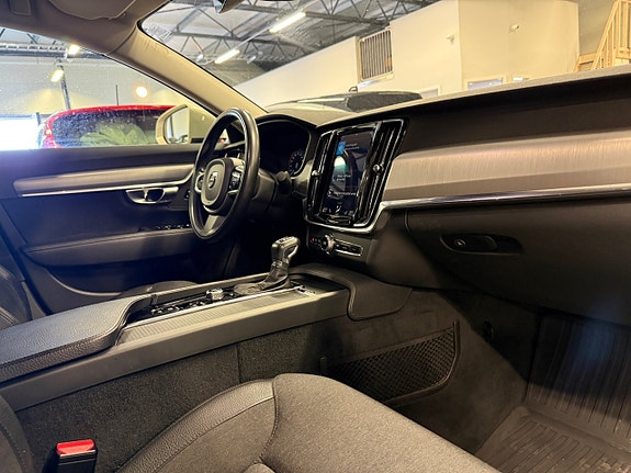 Volvo S90 18 of 26