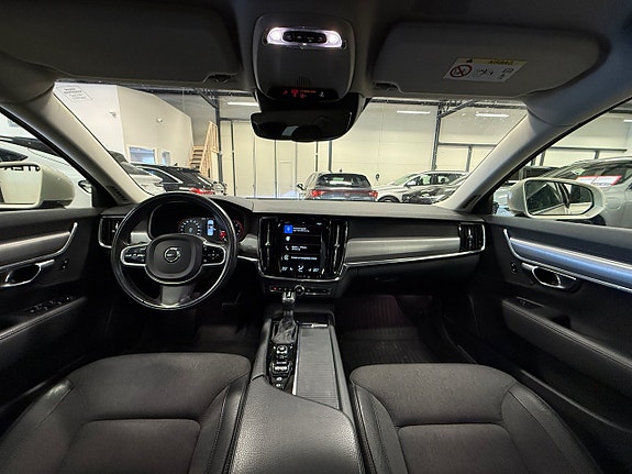 Volvo S90 21 of 26