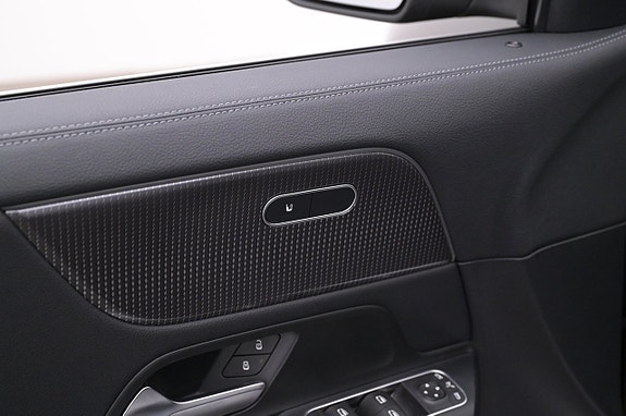 Mercedes-Benz GLA250 e 10 of 27