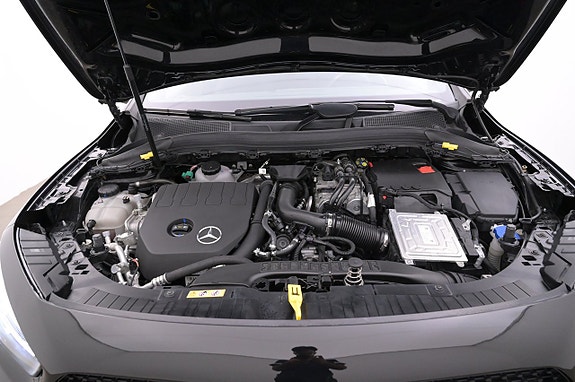 Mercedes-Benz GLA250 e 26 of 27