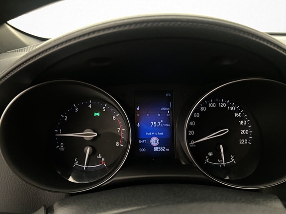 Toyota C-HR 15 of 24