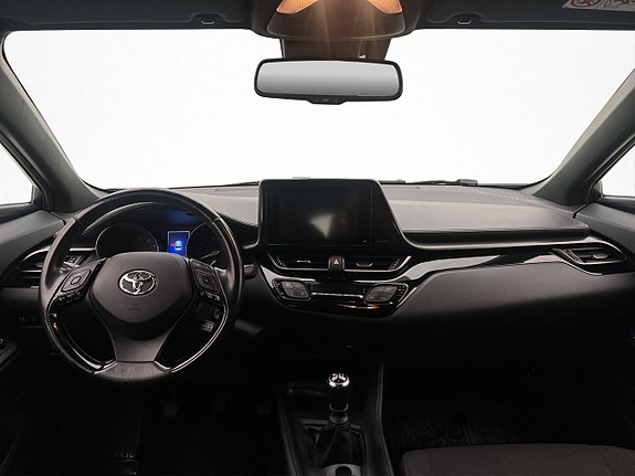 Toyota C-HR 14 of 24