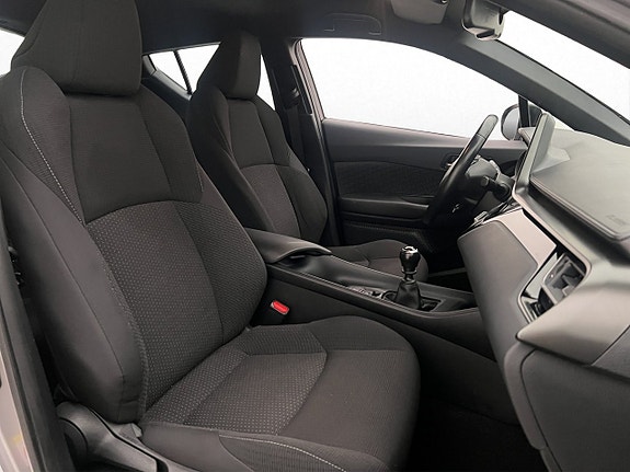 Toyota C-HR 11 of 24