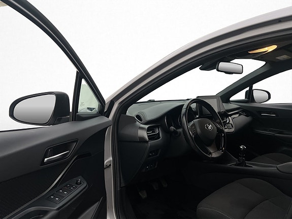 Toyota C-HR 8 of 24