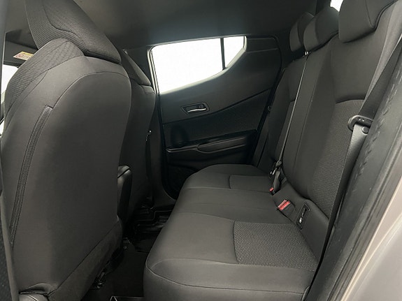 Toyota C-HR 13 of 24