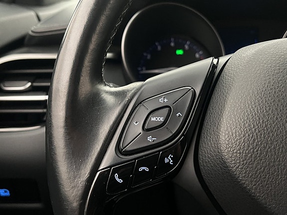 Toyota C-HR 16 of 24