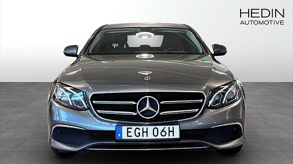 Mercedes-Benz E200 8 of 12