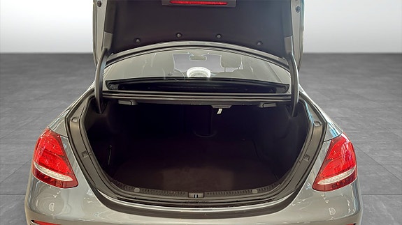 Mercedes-Benz E200 10 of 12