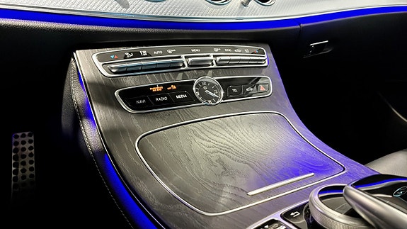 Mercedes-Benz E200 12 of 12