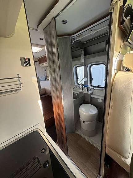 Adria Twin 640 SLX - Nyservad, nya däck, endast 1 ägare 3 of 10